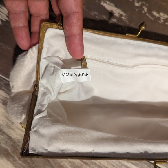 Vintage beaded clutch white linen and gold beads - Picture 13 of 15